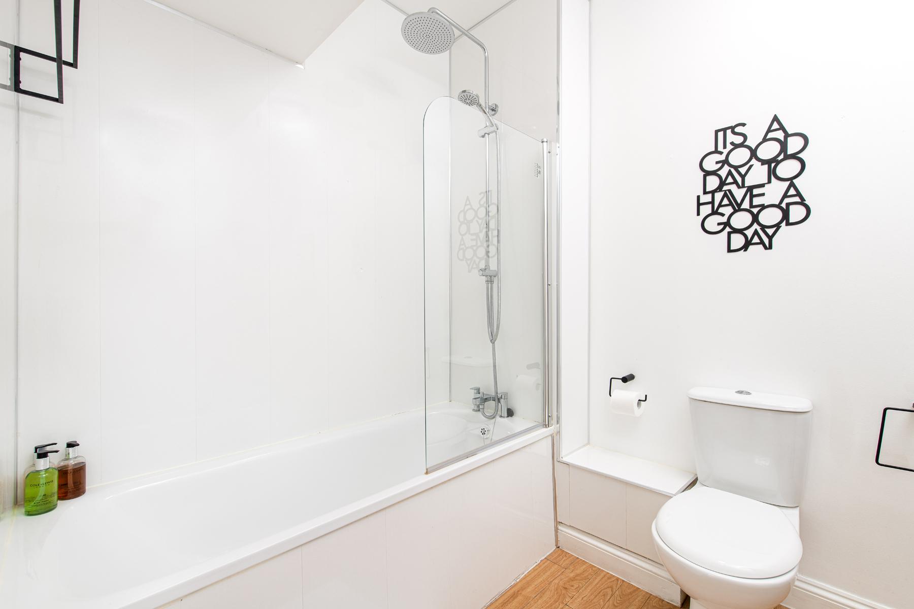 Large 1 bed Flat-Long Stays-By MatchstickStays3