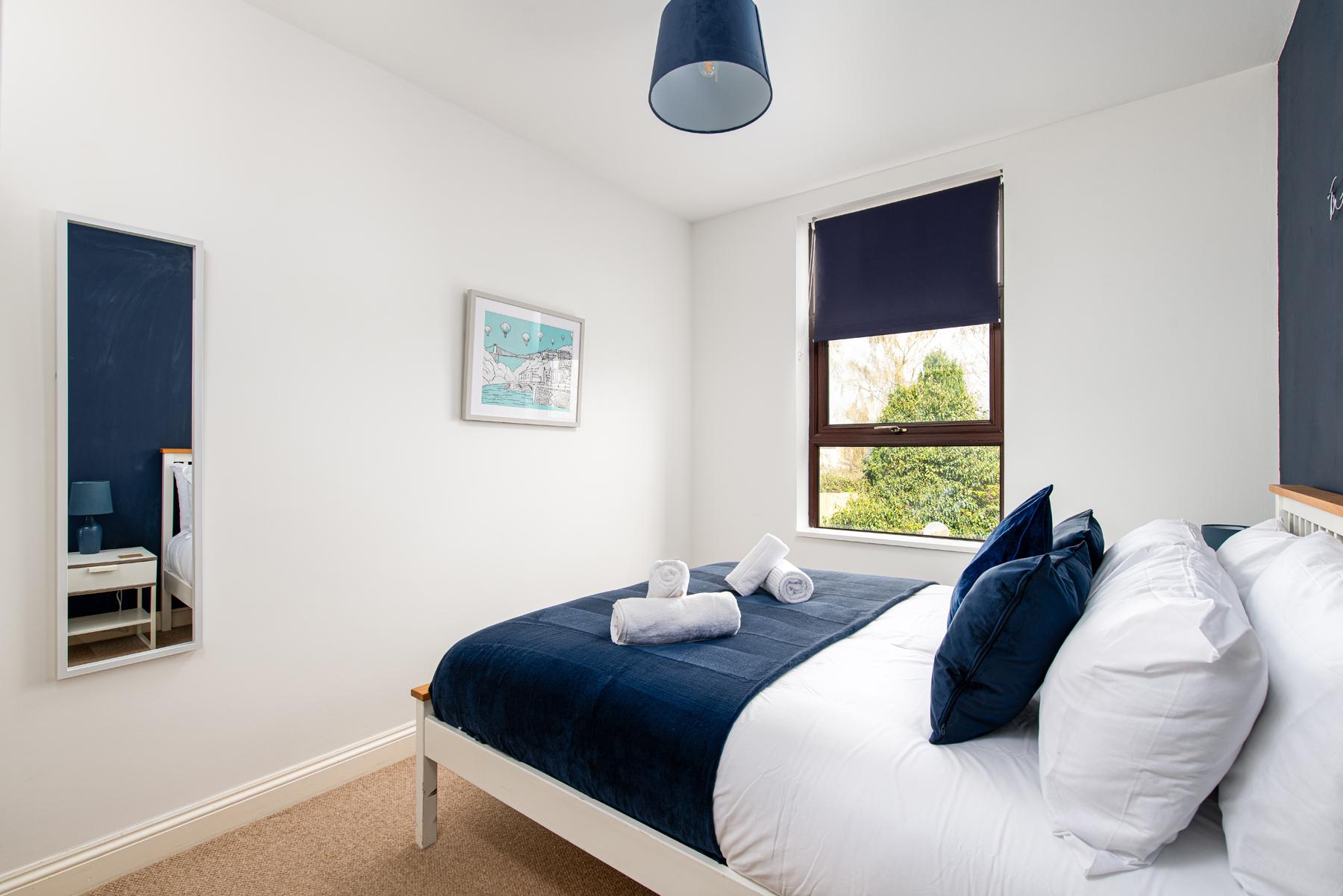 Spacious 2 bedroom flat by MatchstickStays3