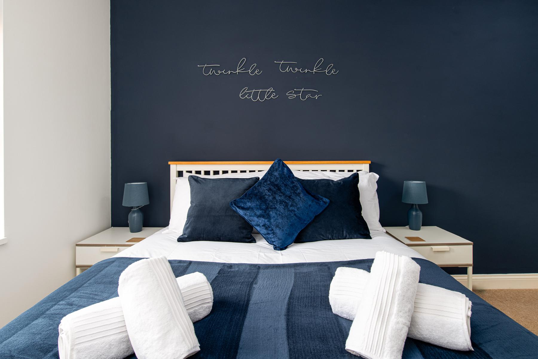 Spacious 2 bedroom flat by MatchstickStays